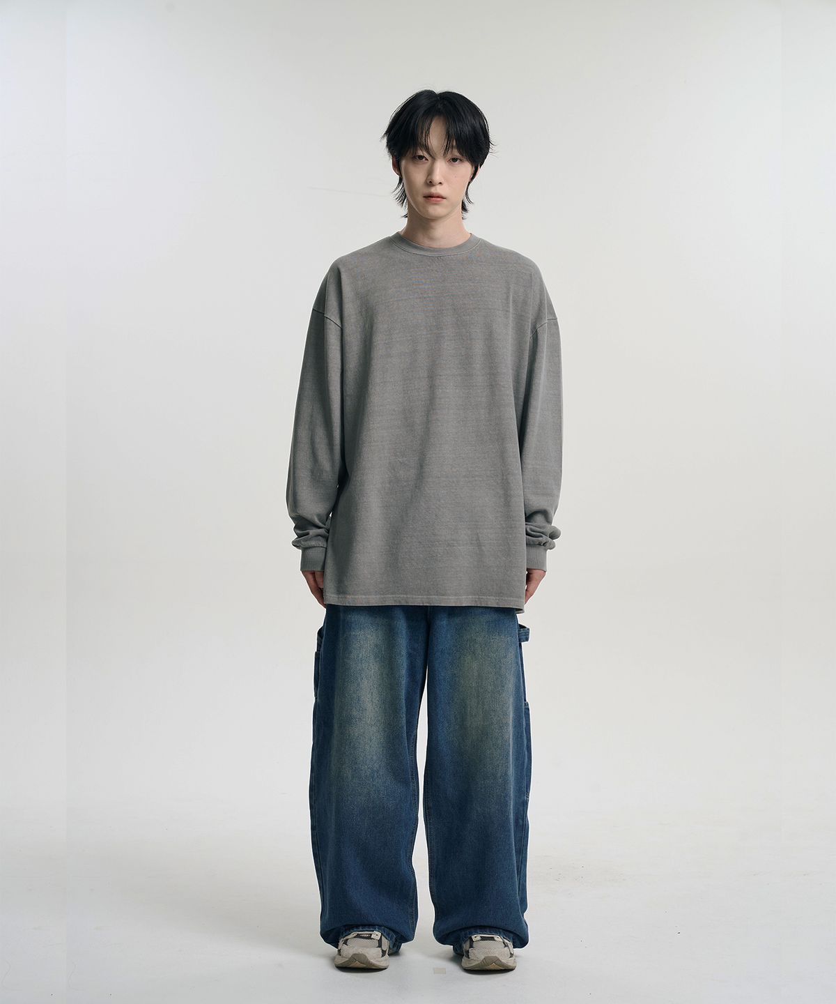 무븐(MOOVN) 빈티지 오버핏 피그먼트 롱슬리브 티셔츠 그레이