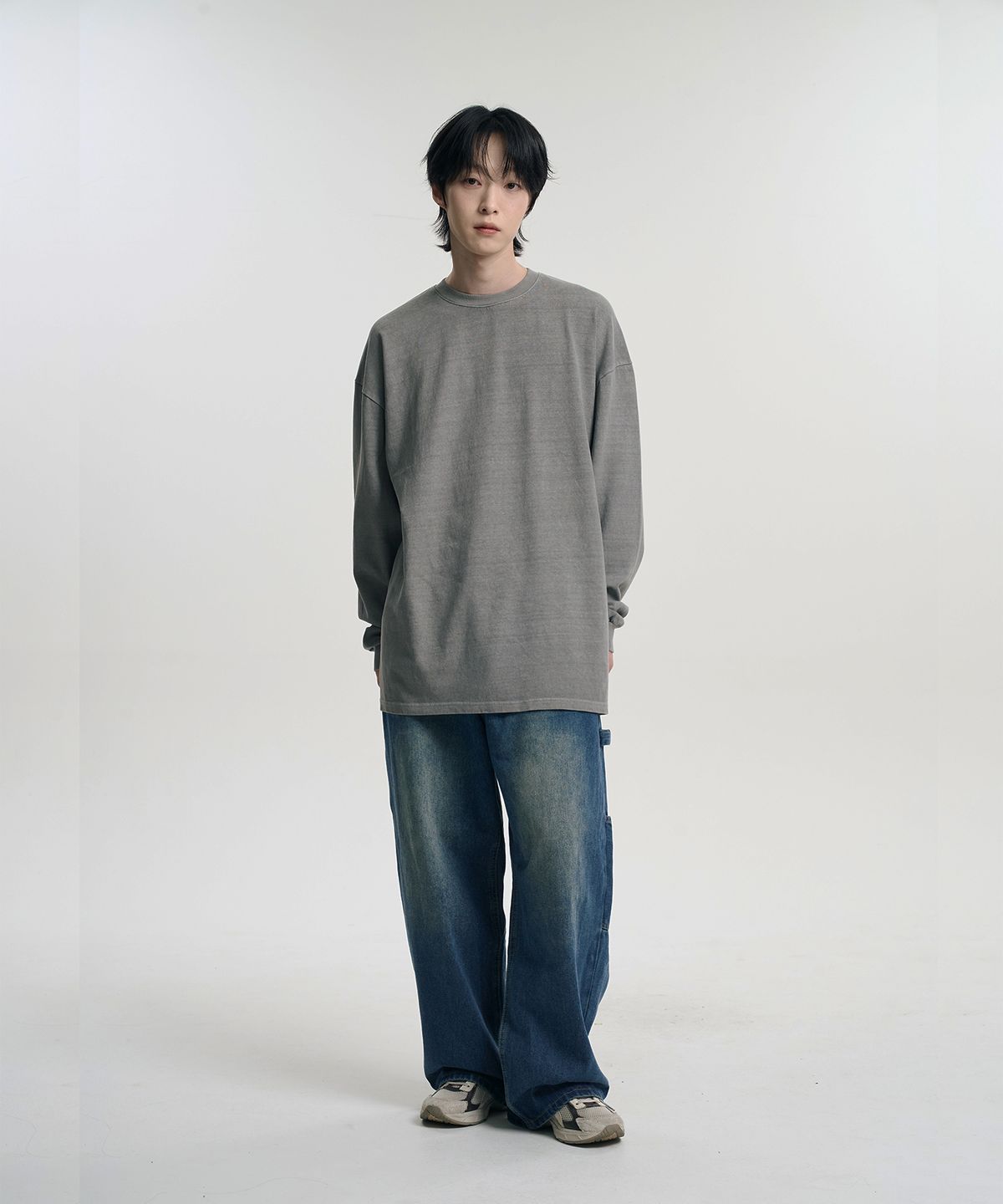 무븐(MOOVN) 빈티지 오버핏 피그먼트 롱슬리브 티셔츠 그레이