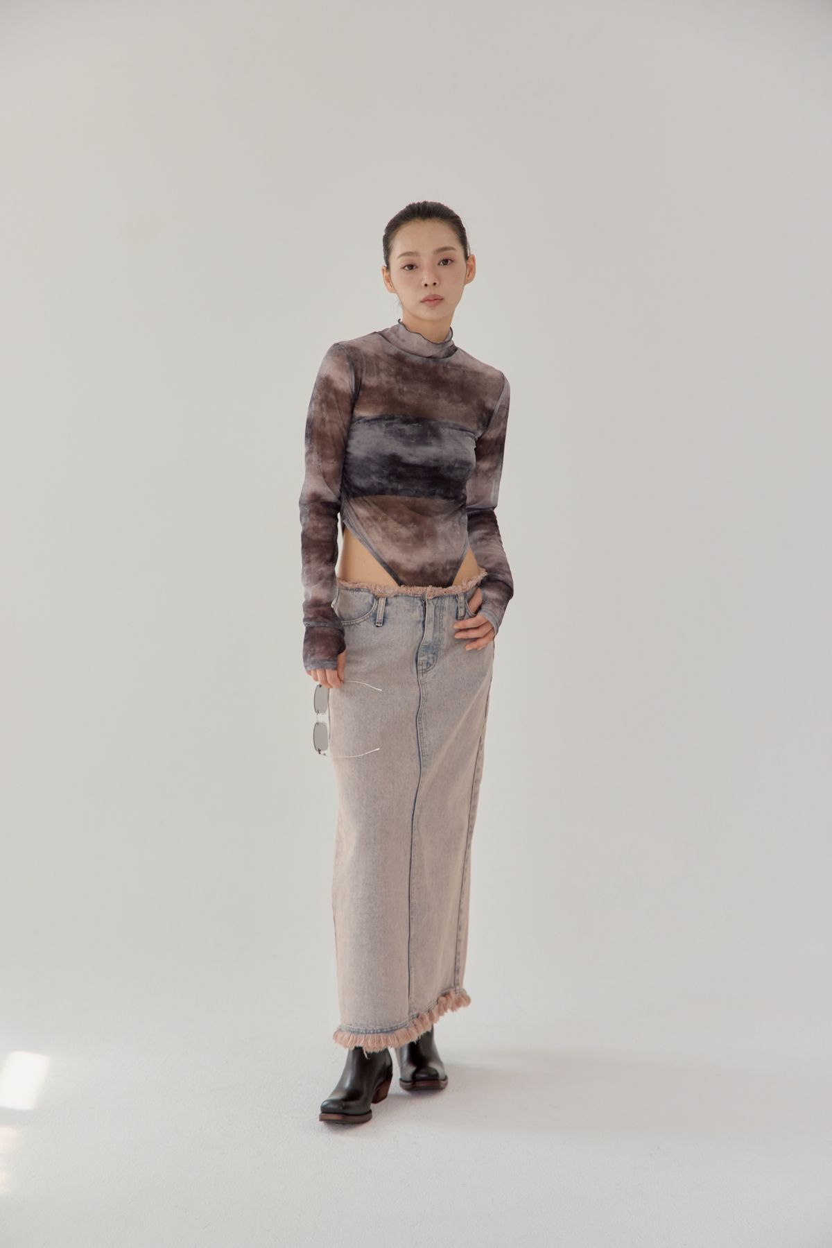 노 엑스트라 터치(NO EXTRA TOUCH) Sheer Moss Printed Tee / 25FWTS005CH