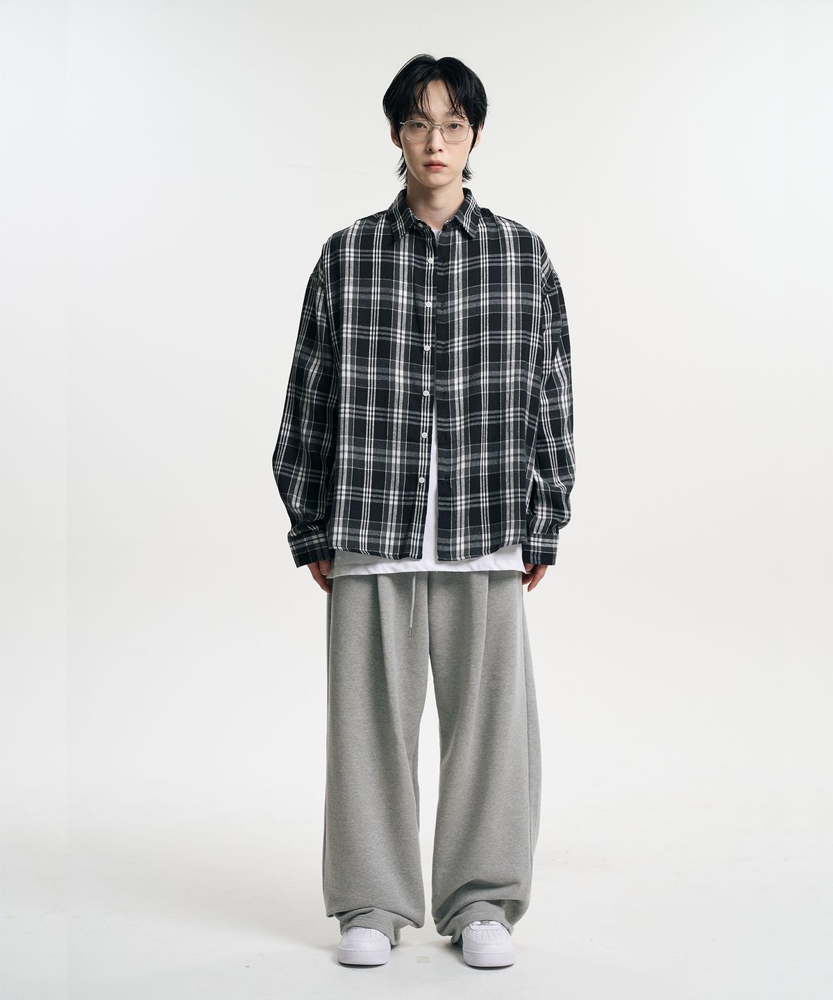 무븐(MOOVN) 오버핏 체크 셔츠 블랙