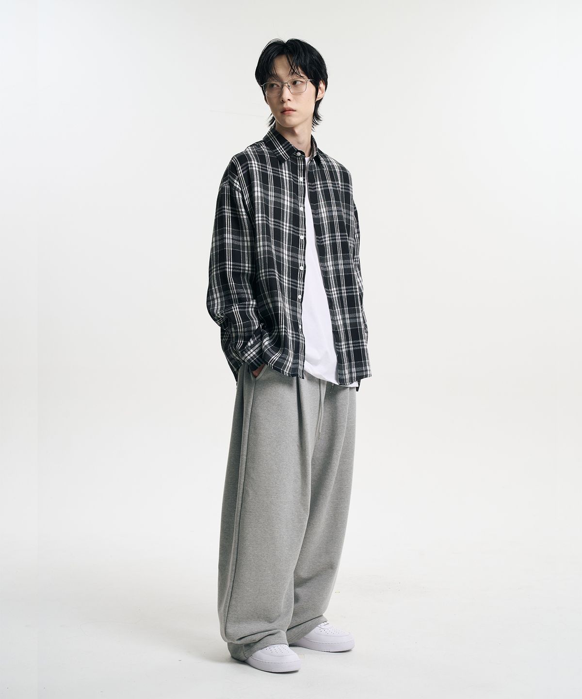 무븐(MOOVN) 오버핏 체크 셔츠 블랙