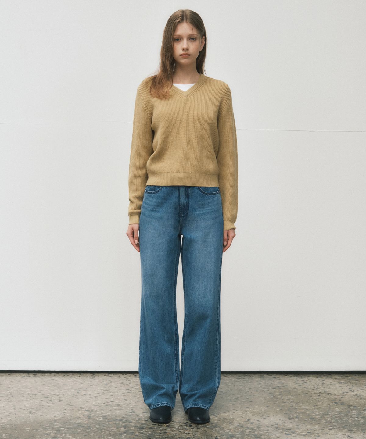 웬즈데이오아시스 포 우먼(WEDNESDAYOASISFORWOMEN) 블루밍 하찌 브이넥 니트_MUSTARD(WC25-KN52)