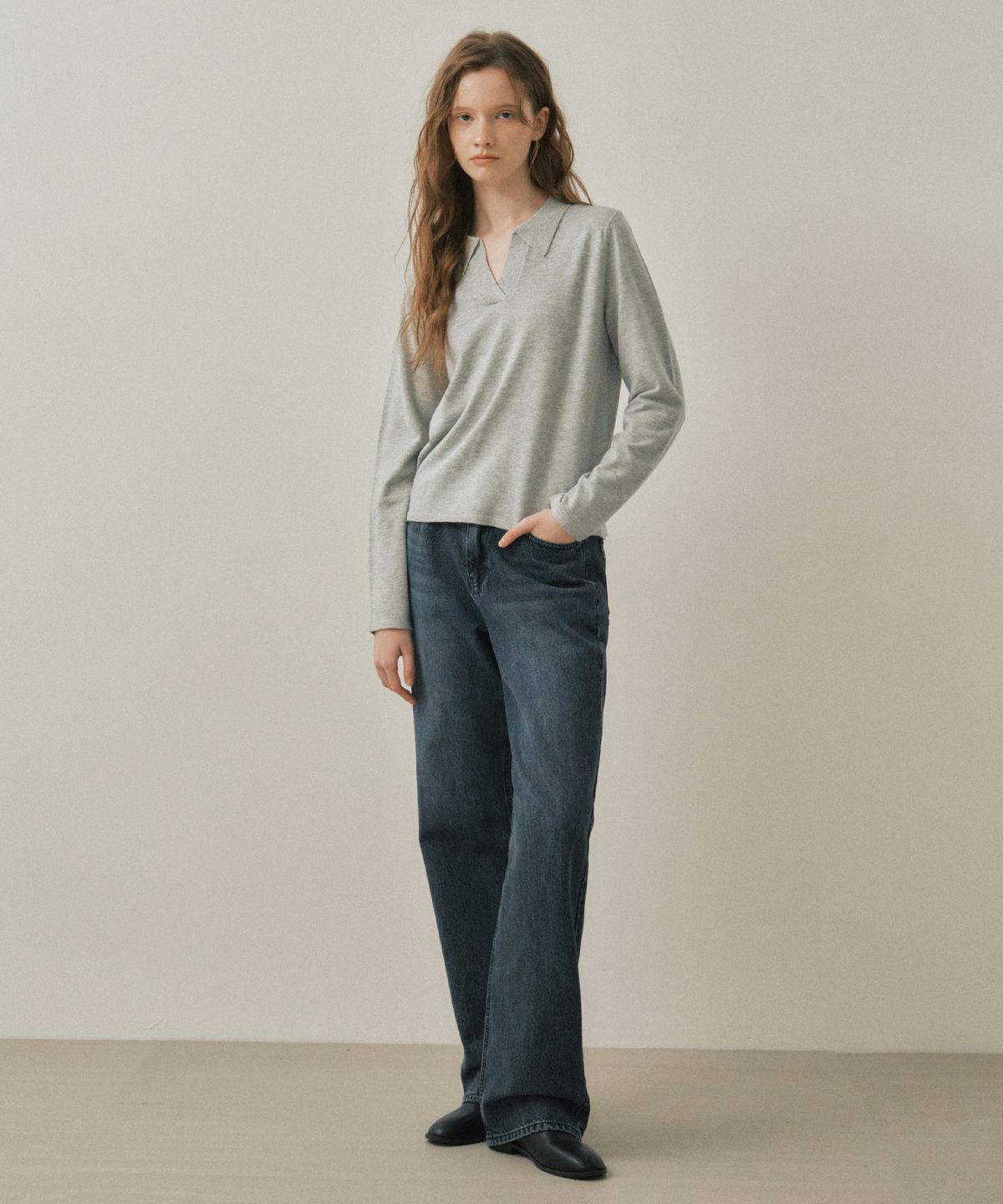 웬즈데이오아시스 포 우먼(WEDNESDAYOASISFORWOMEN) 페이버 오픈카라 롱슬리브 니트_LIGHT GRAY(WC25-KN61)