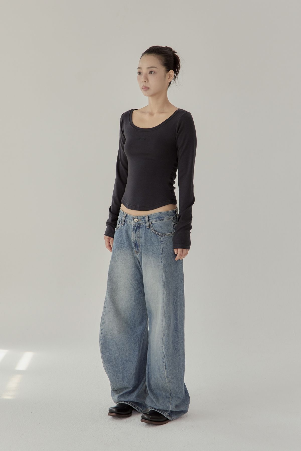 노 엑스트라 터치(NO EXTRA TOUCH) Touched Shirring Tee (White, Charcoal, Black) / 25FWTS002