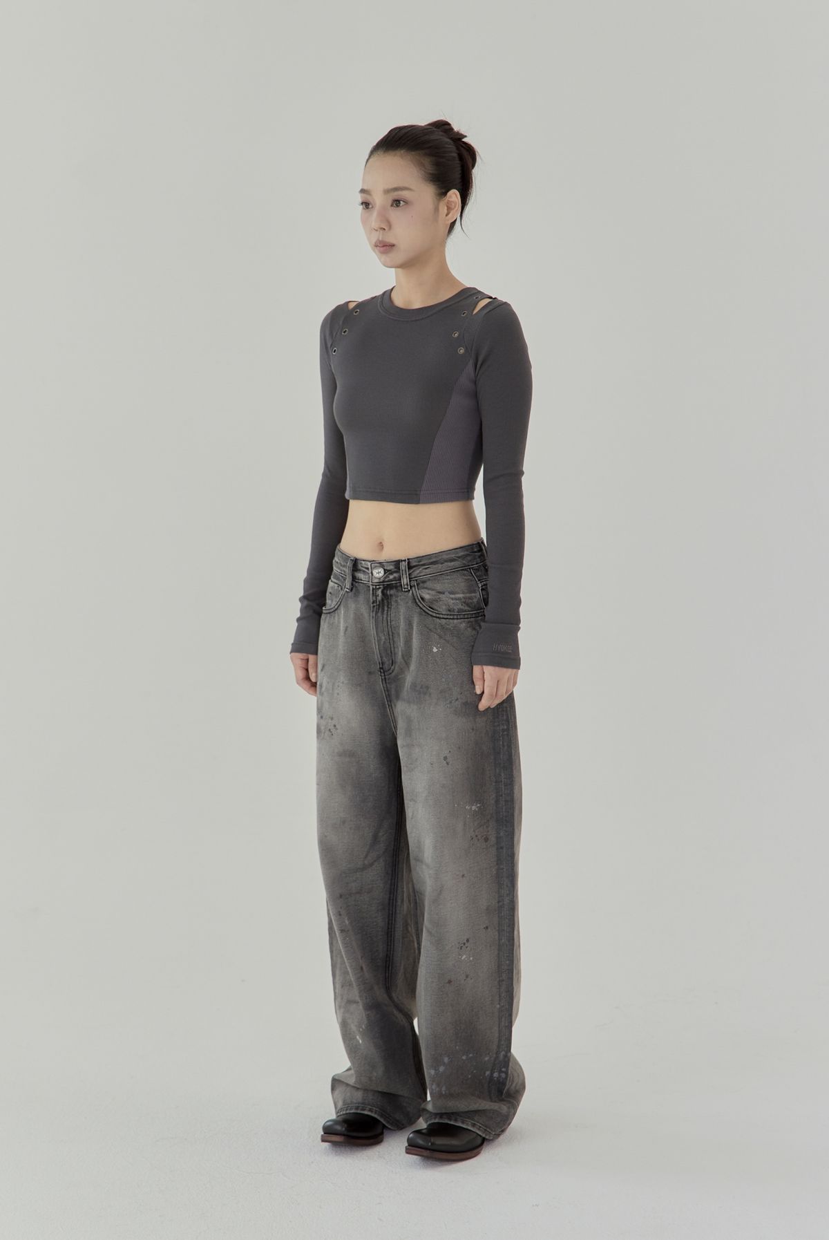 노 엑스트라 터치(NO EXTRA TOUCH) Eyelet Detail Crop Tee (Grey) / 25FWTS001GR