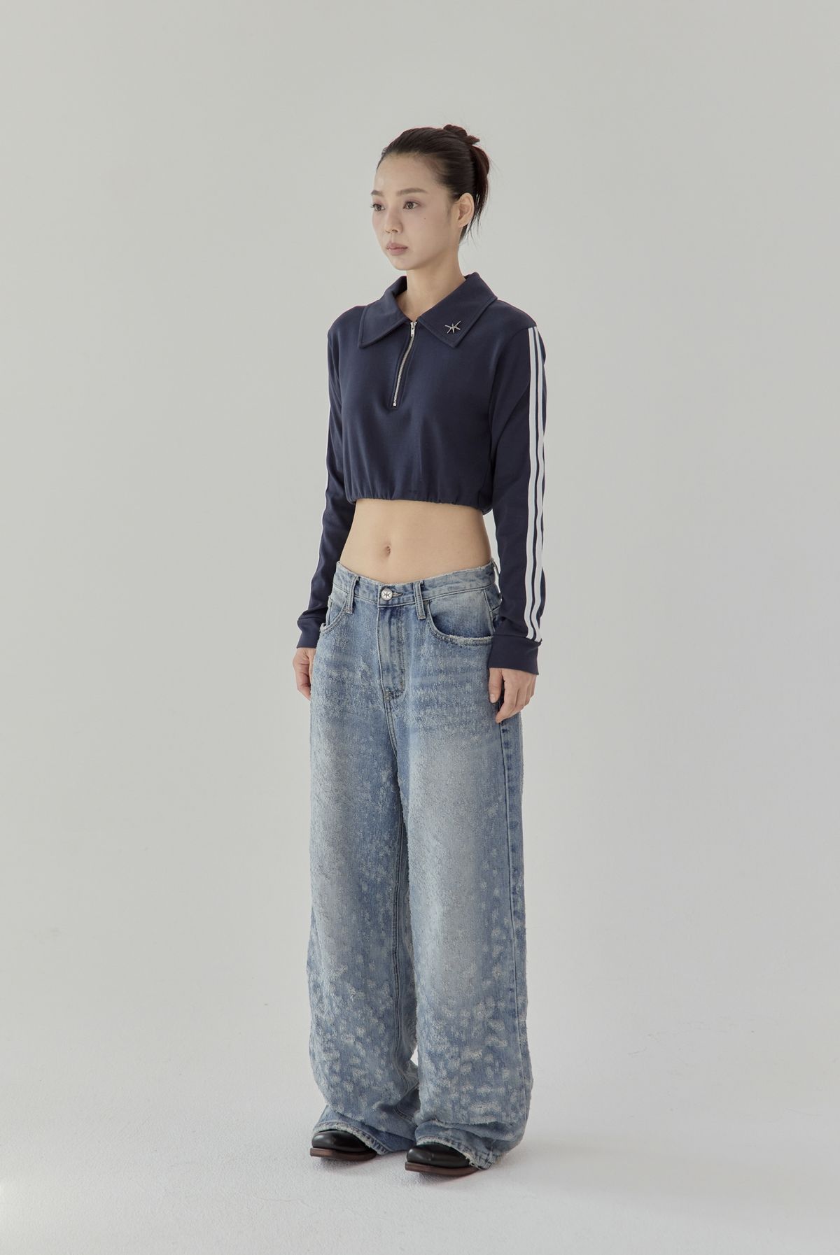 노 엑스트라 터치(NO EXTRA TOUCH) Half zip-up Crop mtm (Navy) / 25FWSW001NA