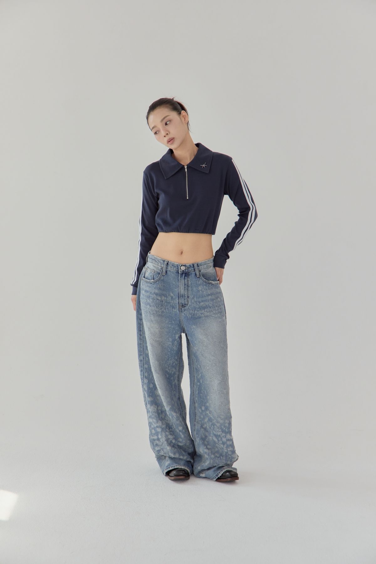 노 엑스트라 터치(NO EXTRA TOUCH) Half zip-up Crop mtm (Navy) / 25FWSW001NA