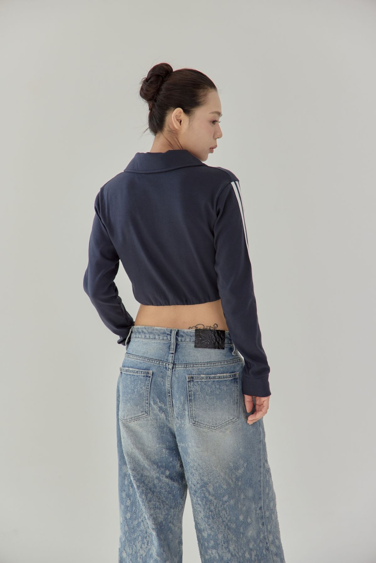 노 엑스트라 터치(NO EXTRA TOUCH) Half zip-up Crop mtm (Navy) / 25FWSW001NA