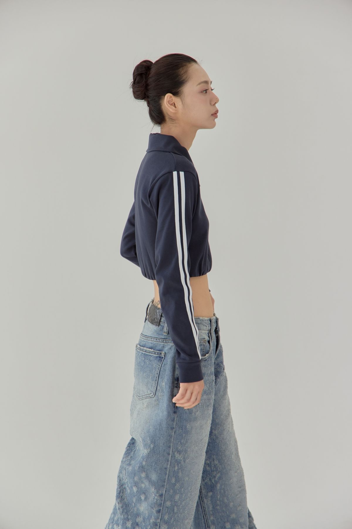 노 엑스트라 터치(NO EXTRA TOUCH) Half zip-up Crop mtm (Navy) / 25FWSW001NA