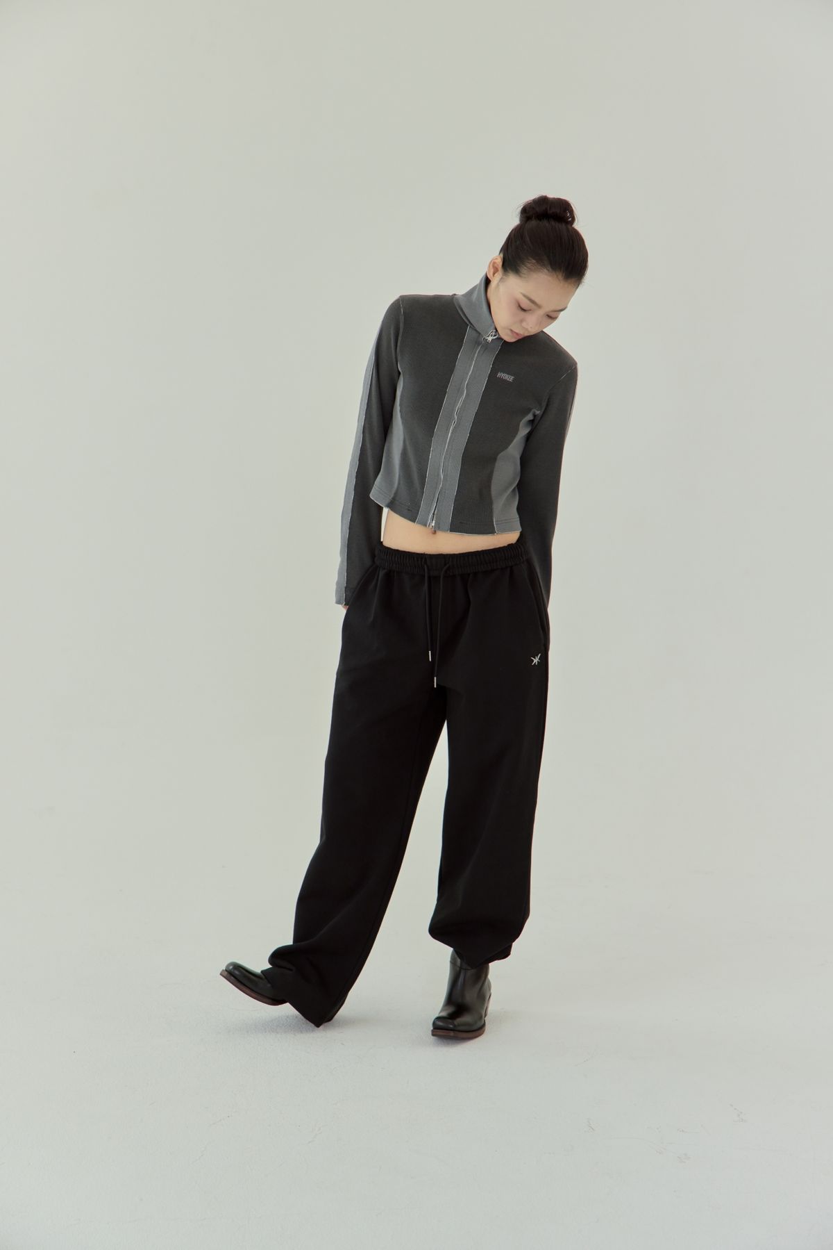 노 엑스트라 터치(NO EXTRA TOUCH) Track Zip-up (Dark Grey) / 25FWTS003CH