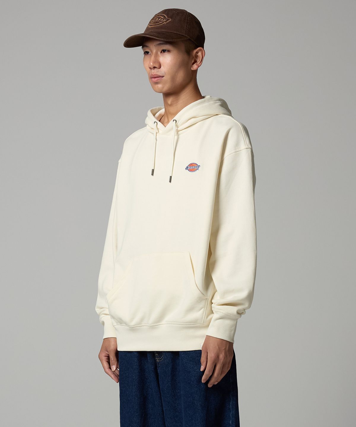 디키즈(DICKIES) 와펜 스몰 로고 후드티 Egret