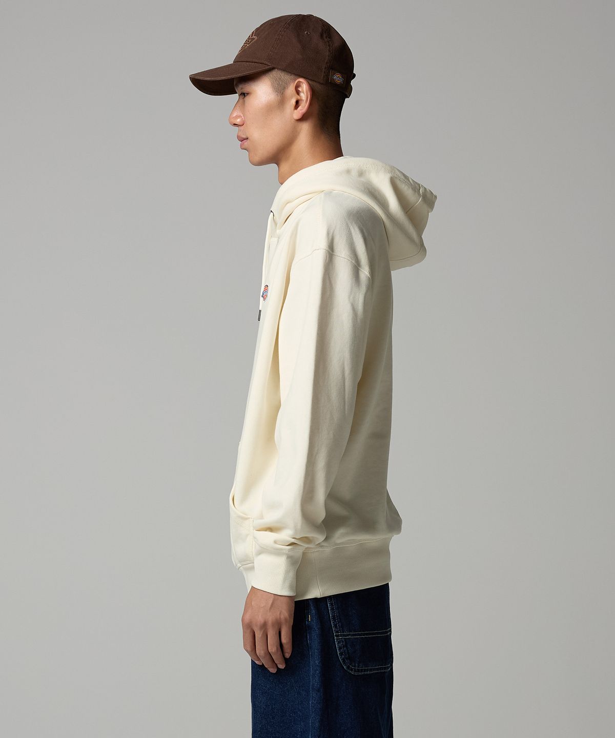디키즈(DICKIES) 와펜 스몰 로고 후드티 Egret