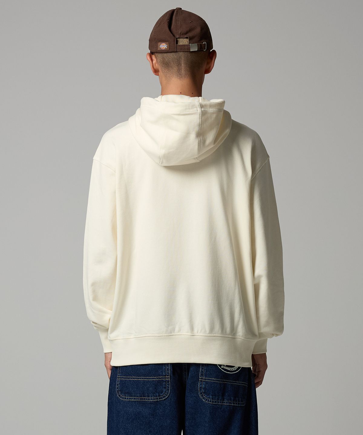 디키즈(DICKIES) 와펜 스몰 로고 후드티 Egret
