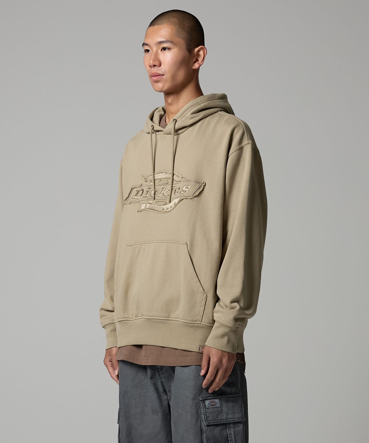디키즈(DICKIES) 워시드 EMB 그래픽 후드티 Desert Sand