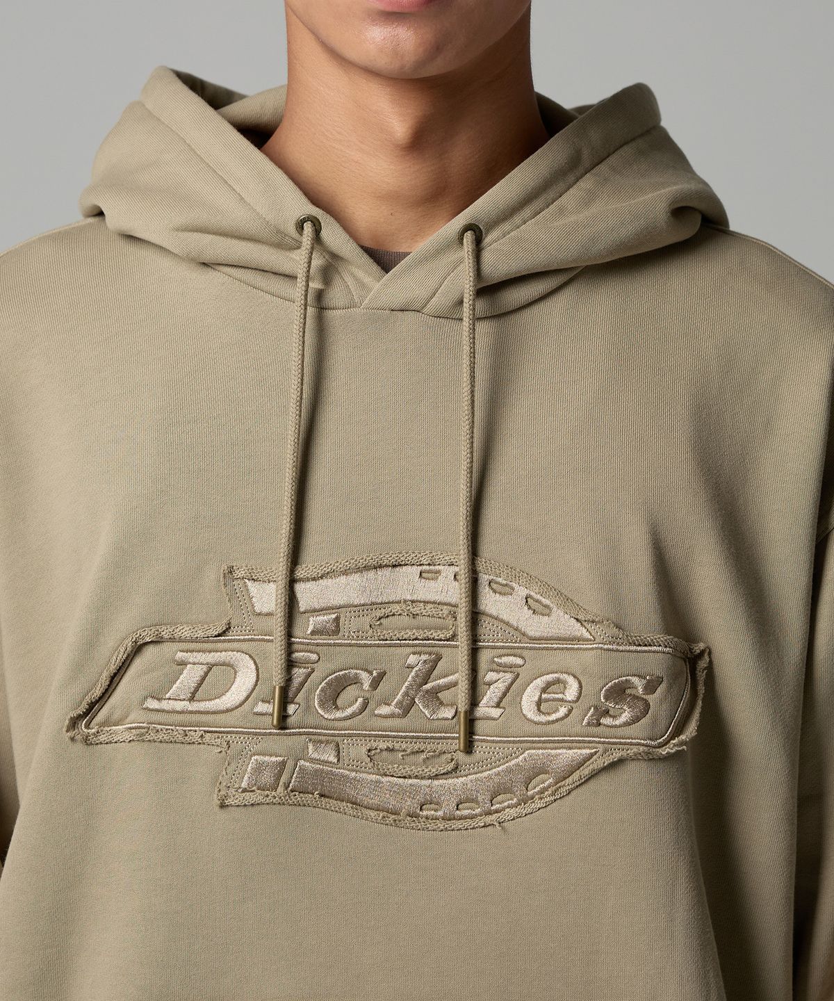 디키즈(DICKIES) 워시드 EMB 그래픽 후드티 Desert Sand