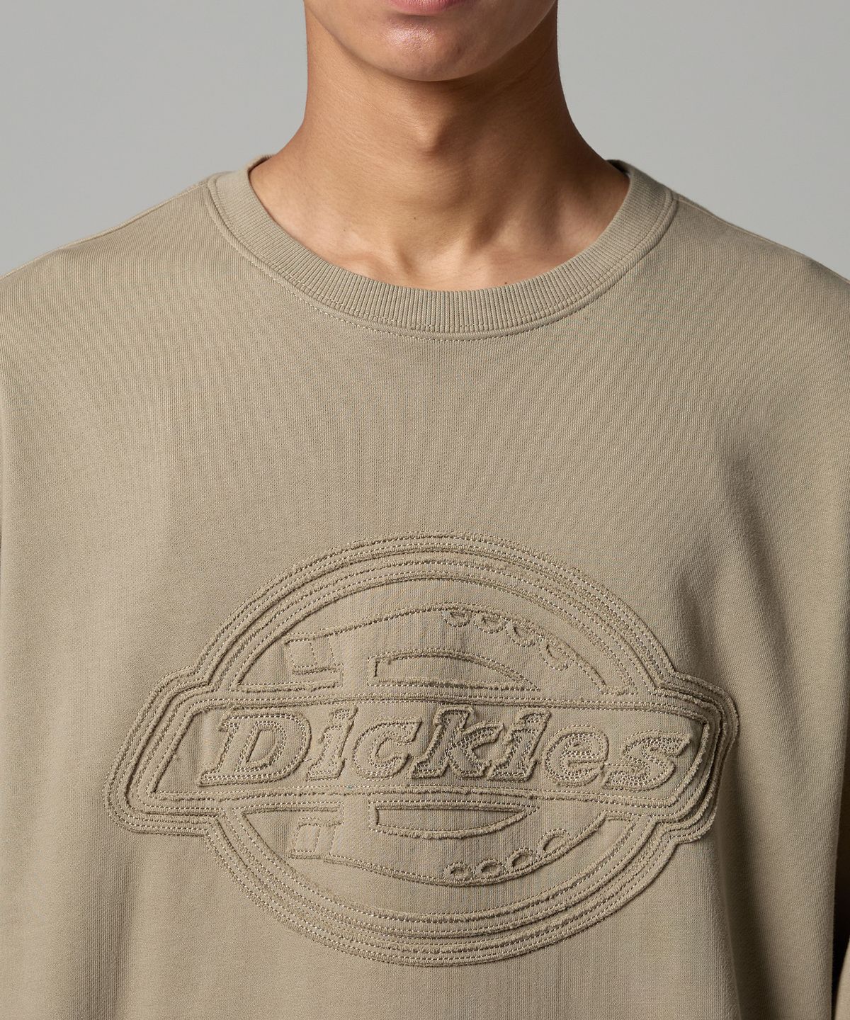 디키즈(DICKIES) 프렌치테리 EMB 로고 스웨트셔츠 Dessert Sand