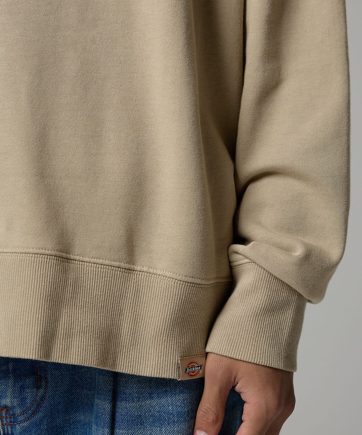 디키즈(DICKIES) 프렌치테리 EMB 로고 스웨트셔츠 Dessert Sand
