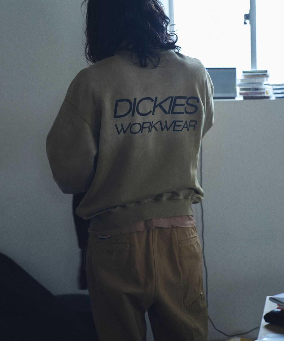 디키즈(DICKIES) [JP Capsule] 페이디드 워시드 크루넥 맨투맨 Khaki