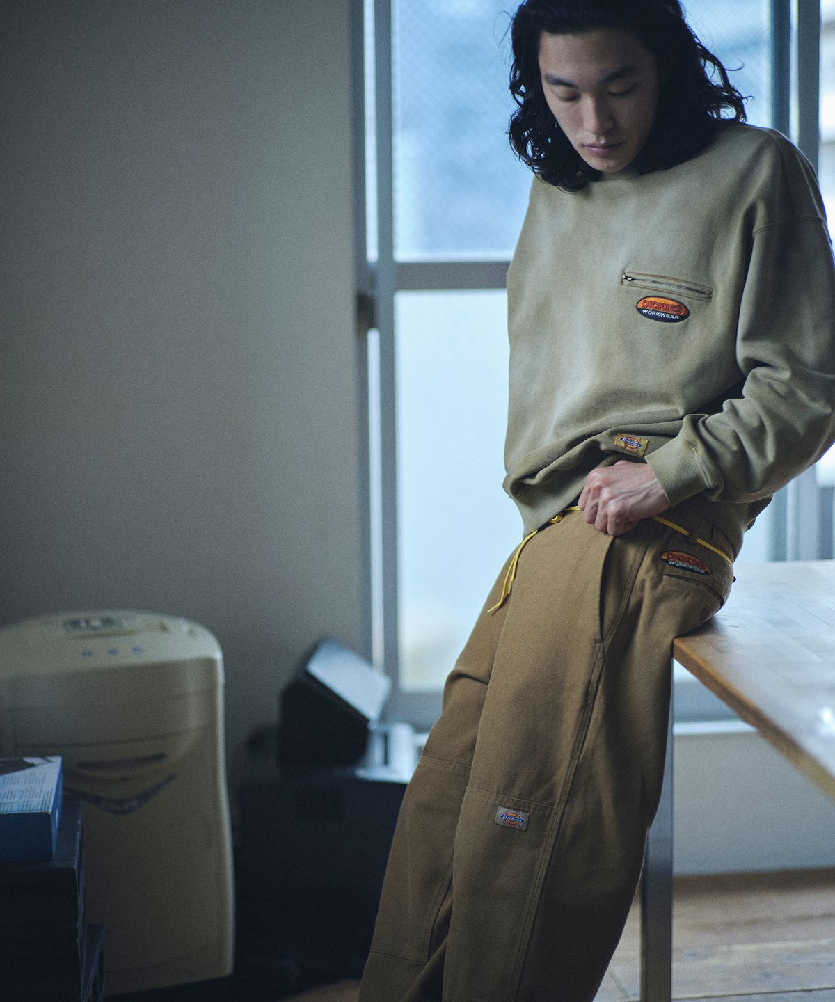 디키즈(DICKIES) [JP Capsule] 페이디드 워시드 크루넥 맨투맨 Khaki