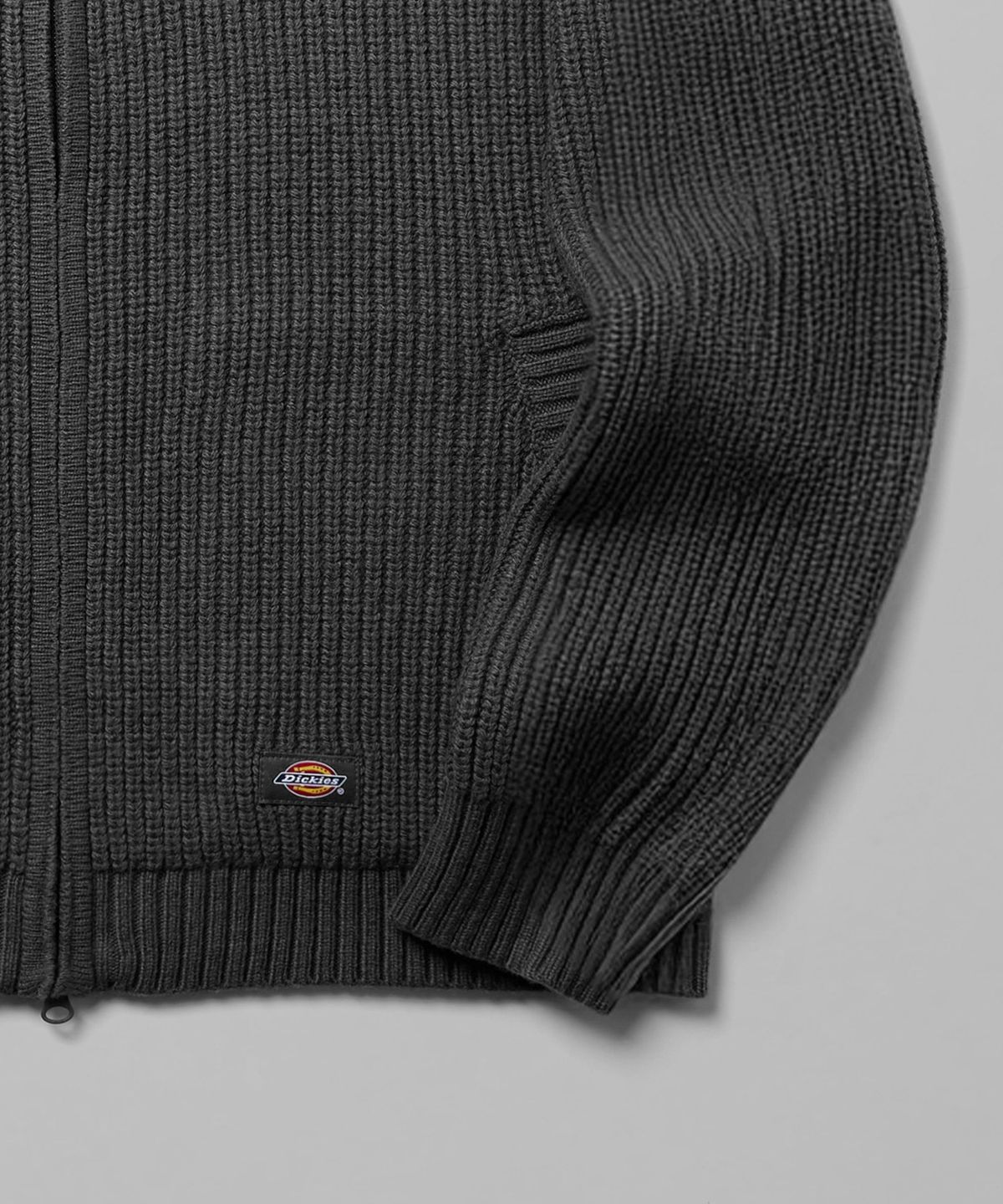 디키즈(DICKIES) 백 로고 풀집업 니트 Charcoal