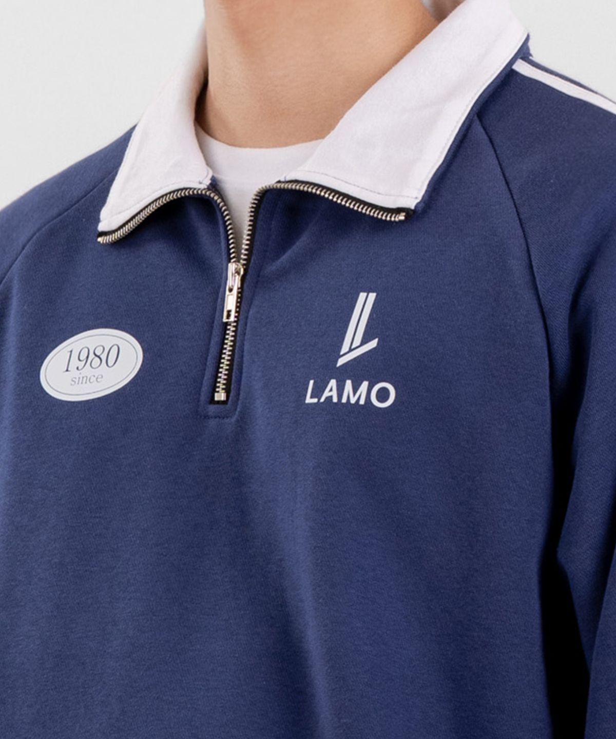 엘라모(LLAMO) 쭈리 트랙 반집업 카라 오버핏 맨투맨 [블루]