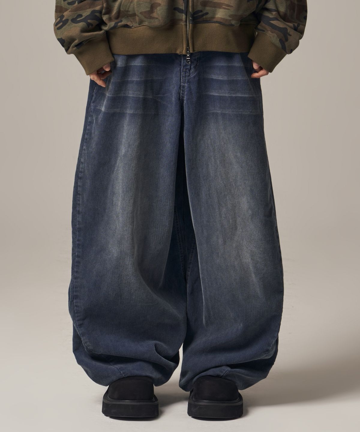 아이돈워너셀(IDWS) Viego Corduroy Balloon Pants Dark Indigo