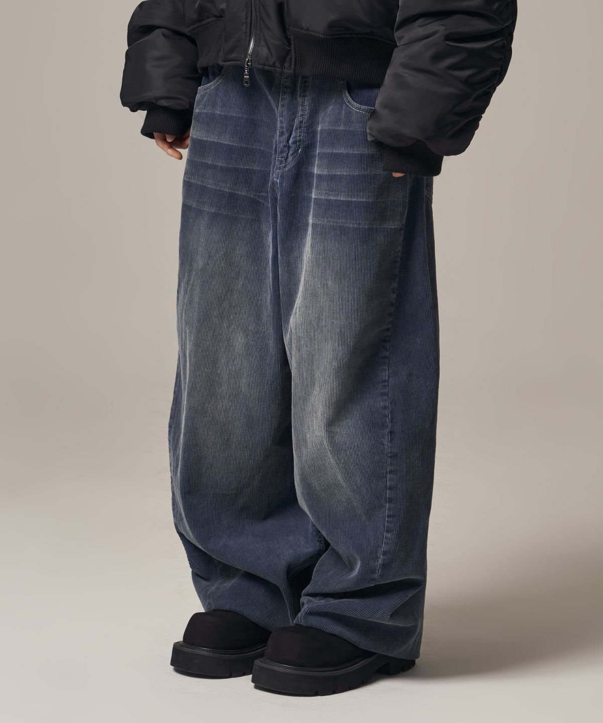 아이돈워너셀(IDWS) Viego Corduroy Balloon Pants Dark Indigo