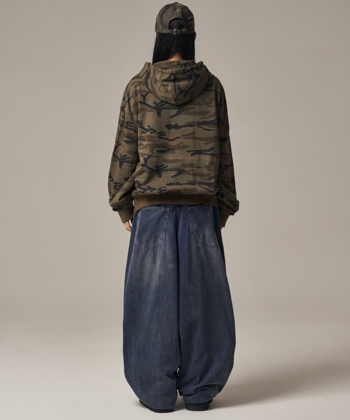 아이돈워너셀(IDWS) Viego Corduroy Balloon Pants Dark Indigo