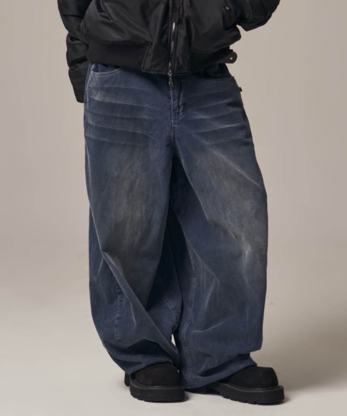 아이돈워너셀(IDWS) Viego Corduroy Balloon Pants Dark Indigo