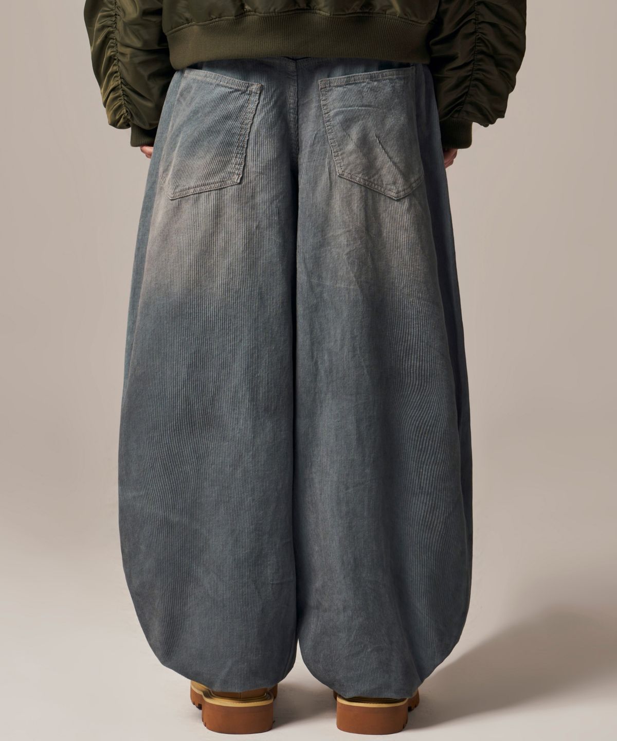 아이돈워너셀(IDWS) Viego Corduroy Balloon Pants Light Indigo