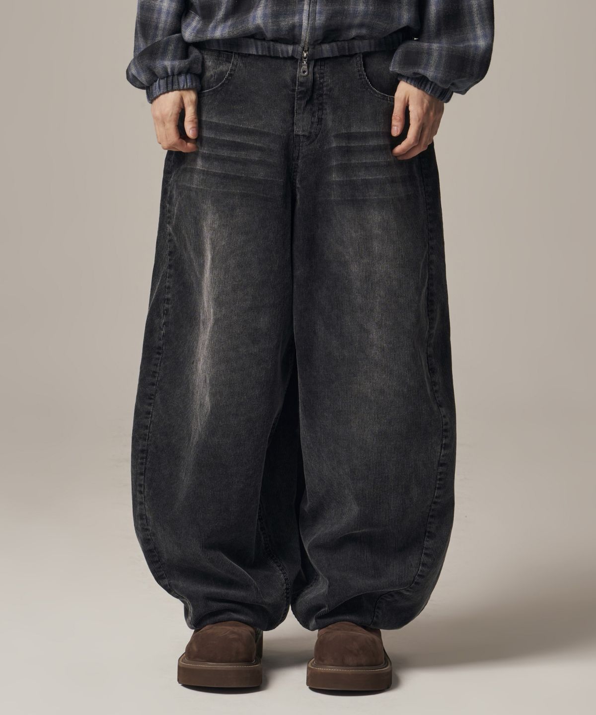 아이돈워너셀(IDWS) Viego Corduroy Balloon Pants Black