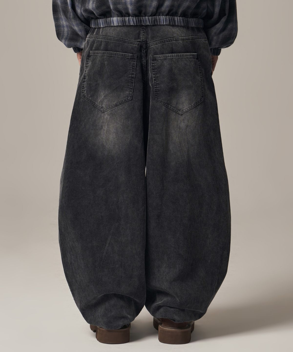 아이돈워너셀(IDWS) Viego Corduroy Balloon Pants Black