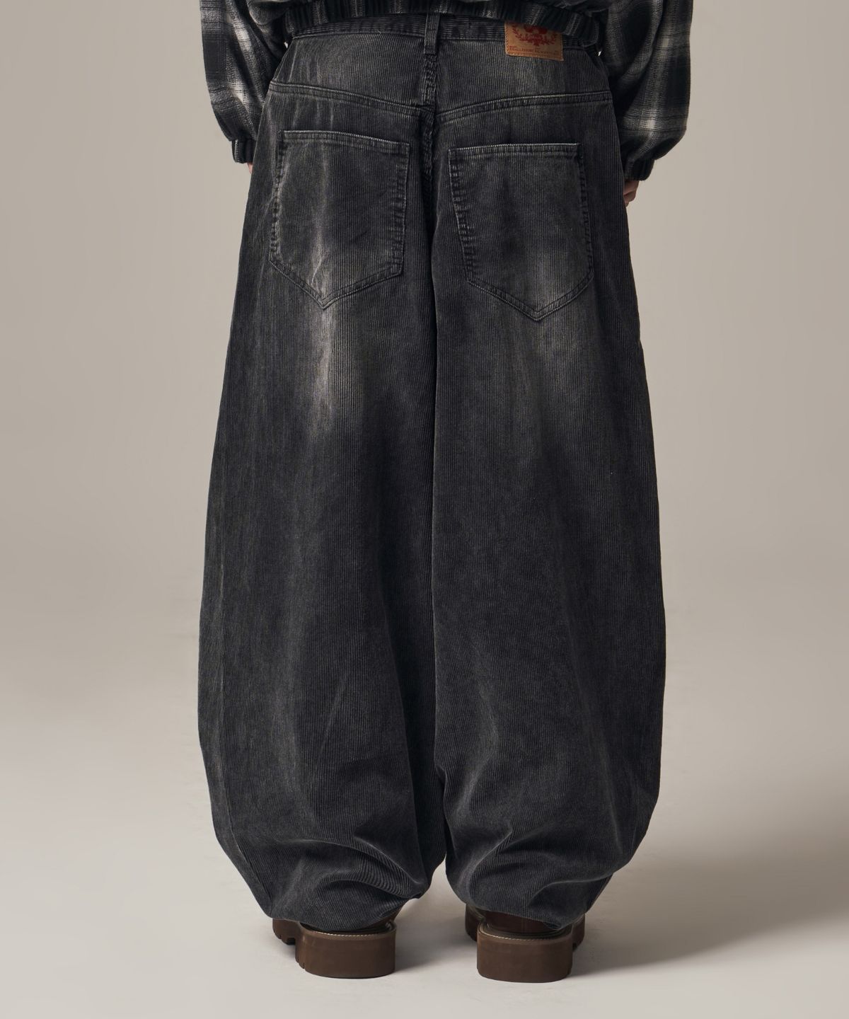 아이돈워너셀(IDWS) Viego Corduroy Balloon Pants Black