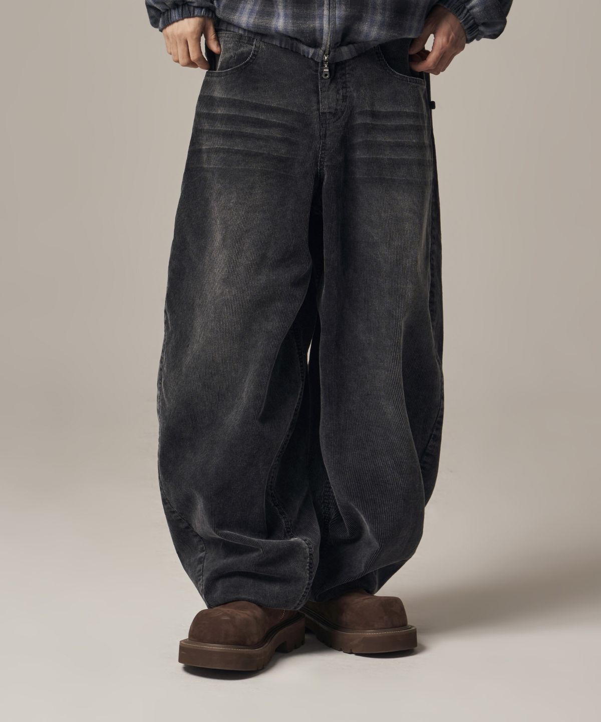 아이돈워너셀(IDWS) Viego Corduroy Balloon Pants Black