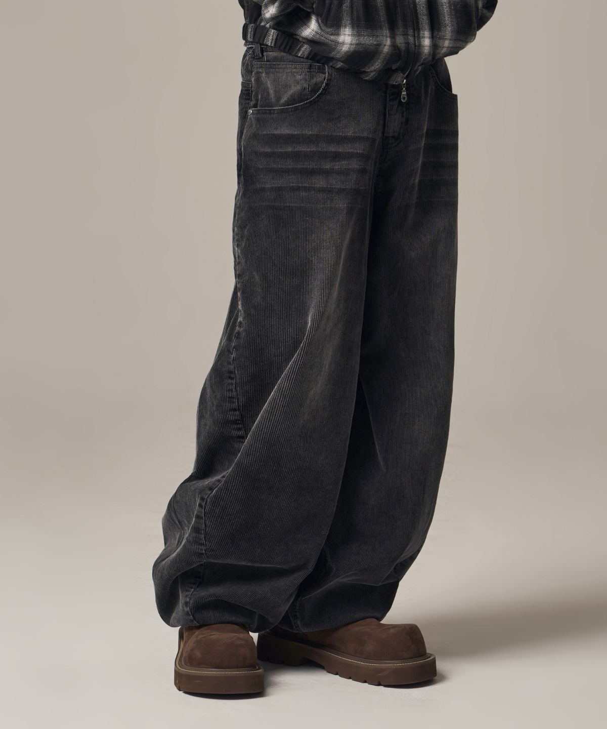 아이돈워너셀(IDWS) Viego Corduroy Balloon Pants Black