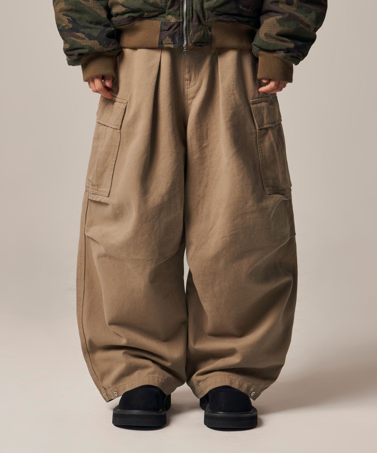 아이돈워너셀(IDWS) Titan Cargo Balloon Pants Beige