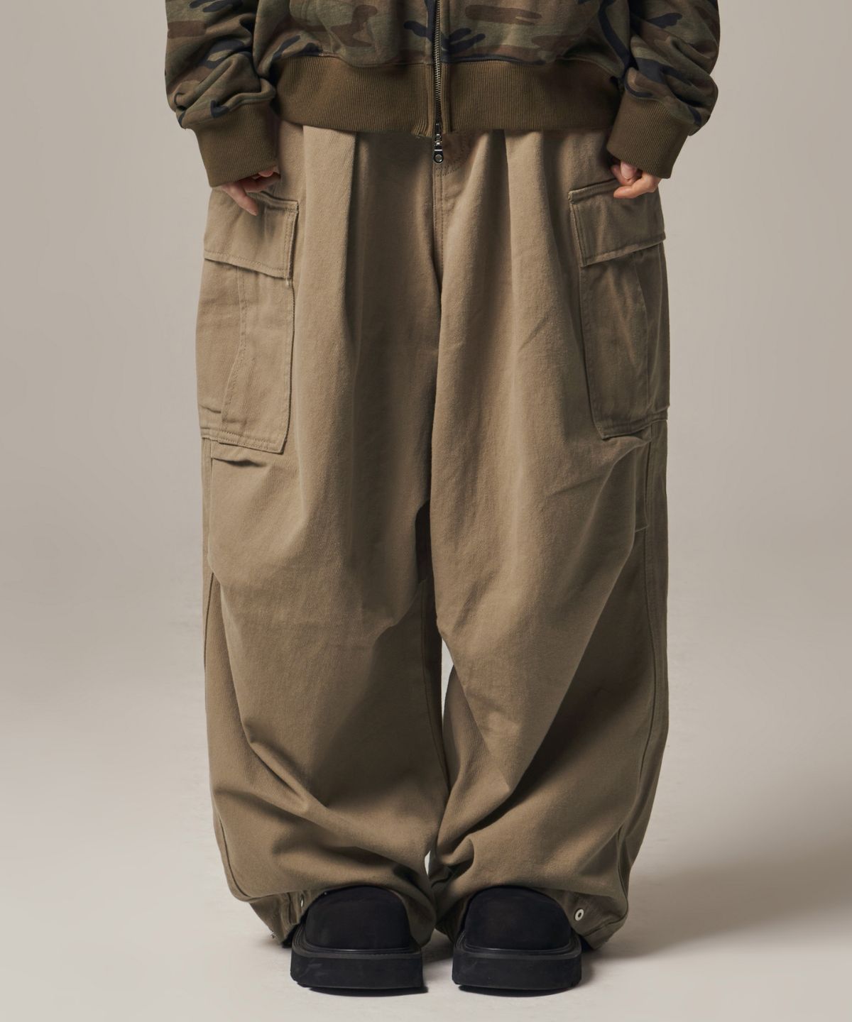 아이돈워너셀(IDWS) Titan Cargo Balloon Pants Beige