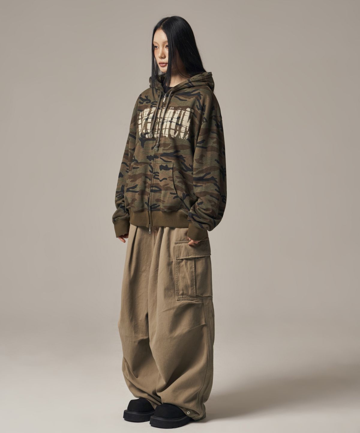 아이돈워너셀(IDWS) Titan Cargo Balloon Pants Beige