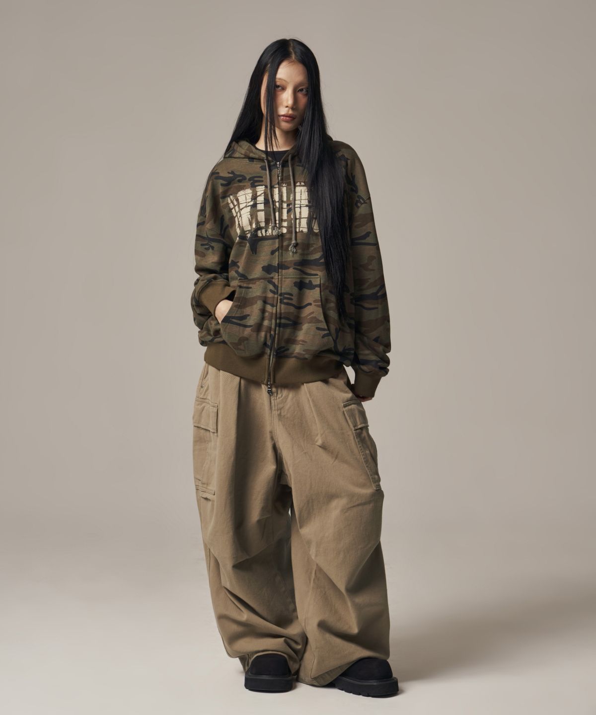 아이돈워너셀(IDWS) Titan Cargo Balloon Pants Beige