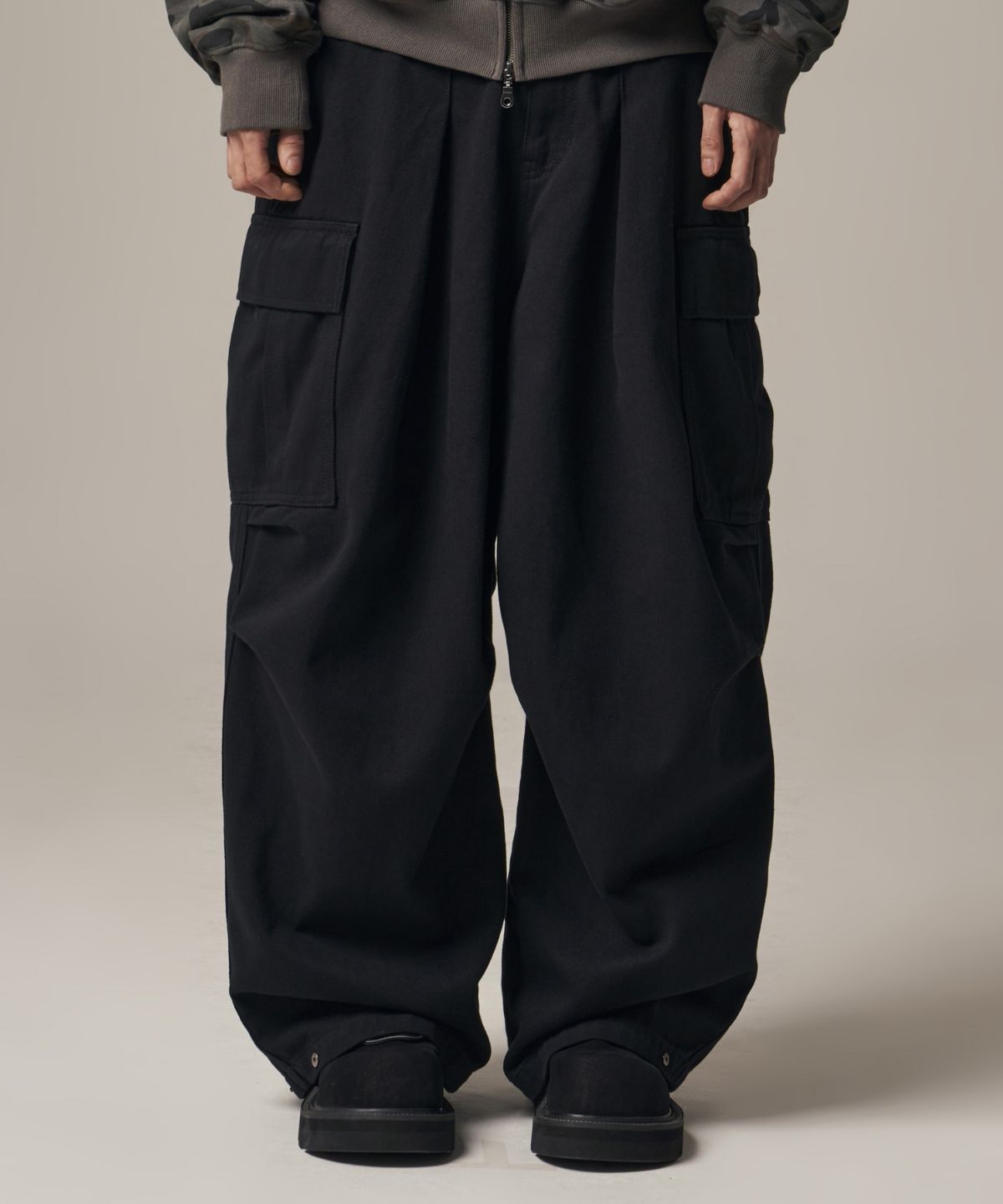 아이돈워너셀(IDWS) Titan Cargo Balloon Pants Black