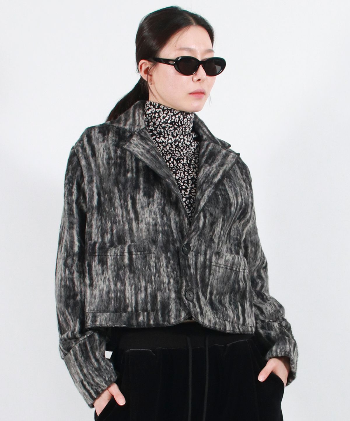 드마크(DEMARC) TAILORED MEDIUM CROP JACKET (OMBRE WOOL) -  Black