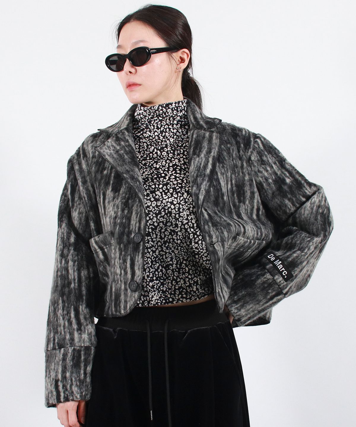 드마크(DEMARC) TAILORED MEDIUM CROP JACKET (OMBRE WOOL) -  Black