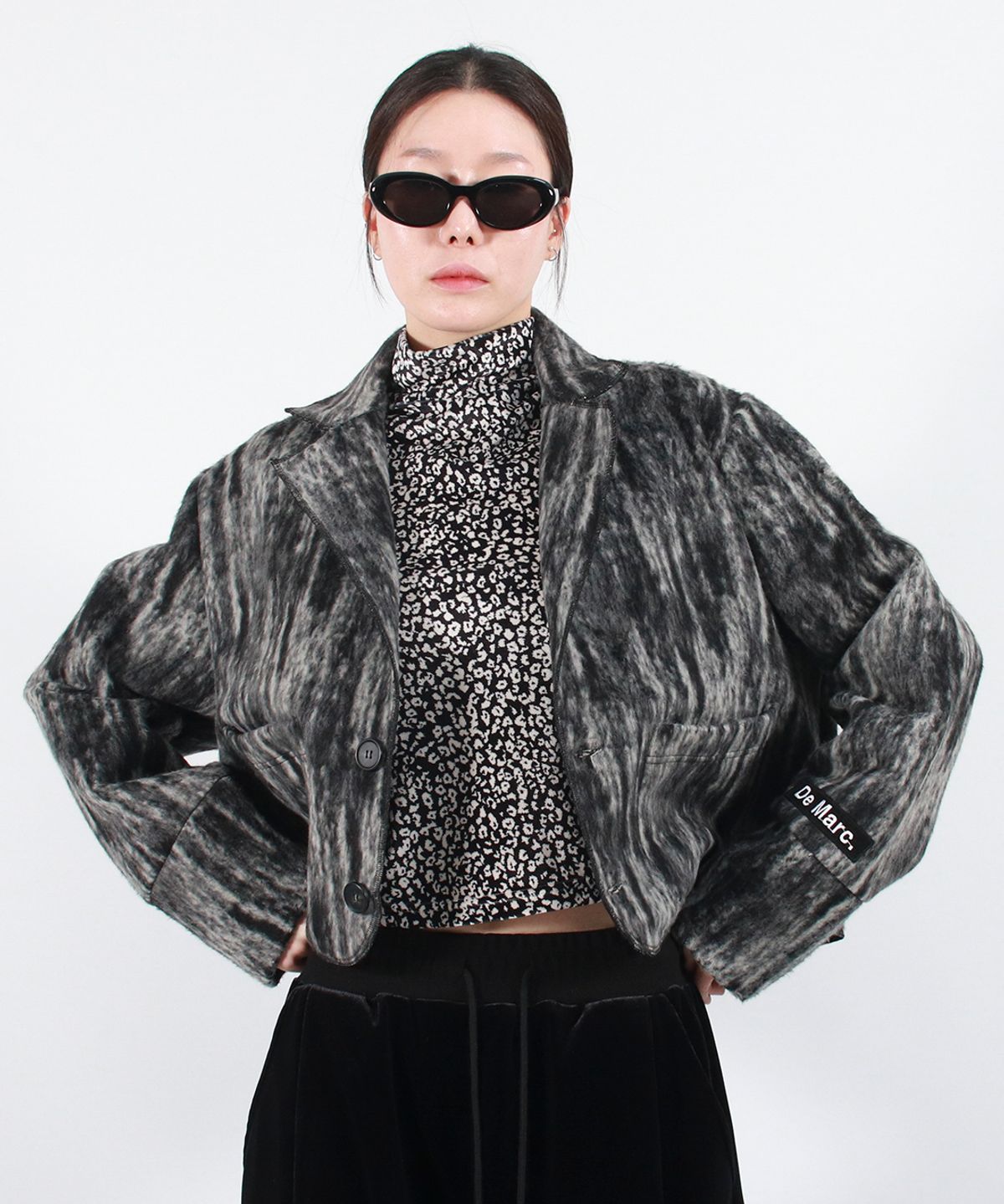 드마크(DEMARC) TAILORED MEDIUM CROP JACKET (OMBRE WOOL) -  Black