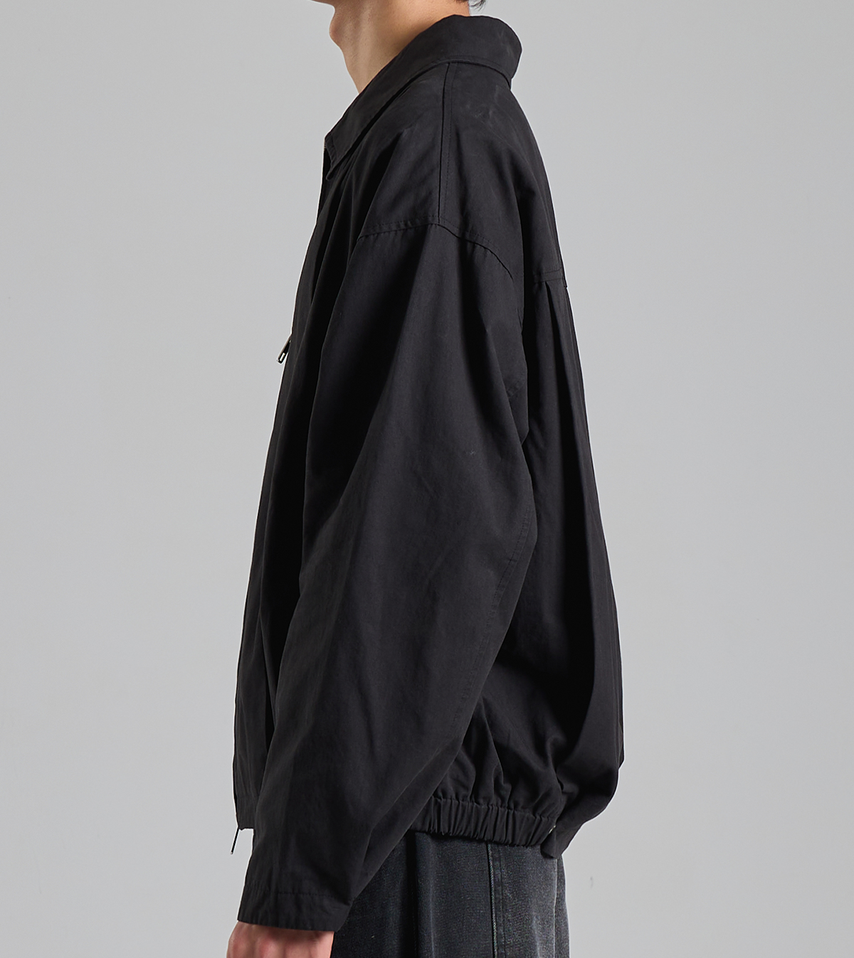 버튼서울(BUTTON SEOUL) 미니멀 절개 라인 카라 집업 (블랙)
