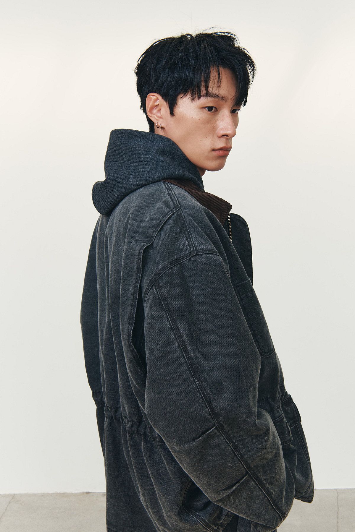 스튜디오 톰보이(STUDIO TOMBOY) [MEN] 코듀로이카라 피그먼트 워커 점퍼_블랙 9155313135