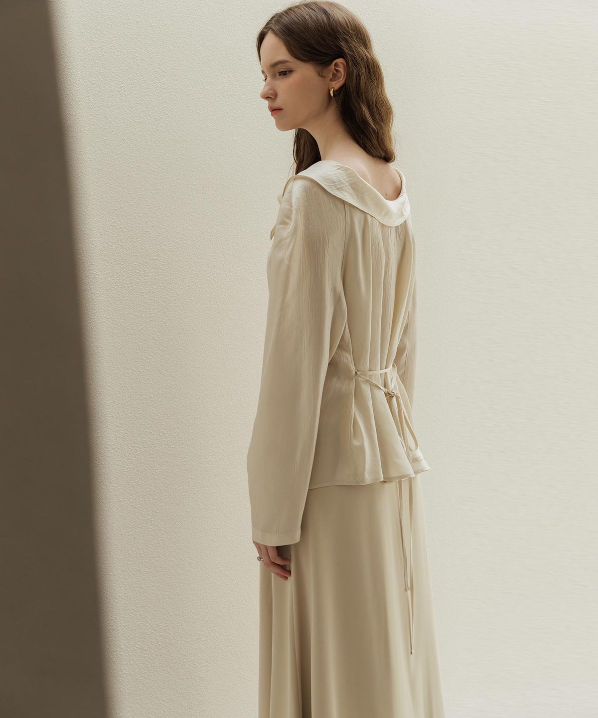 로트르드민(LAUTREDE MIN) Haze Cowl Light Beige Blouse