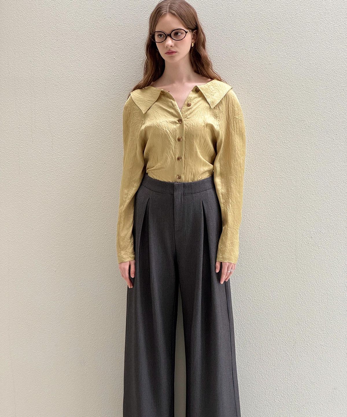 로트르드민(LAUTREDE MIN) Haze Cowl Olivebeige Blouse