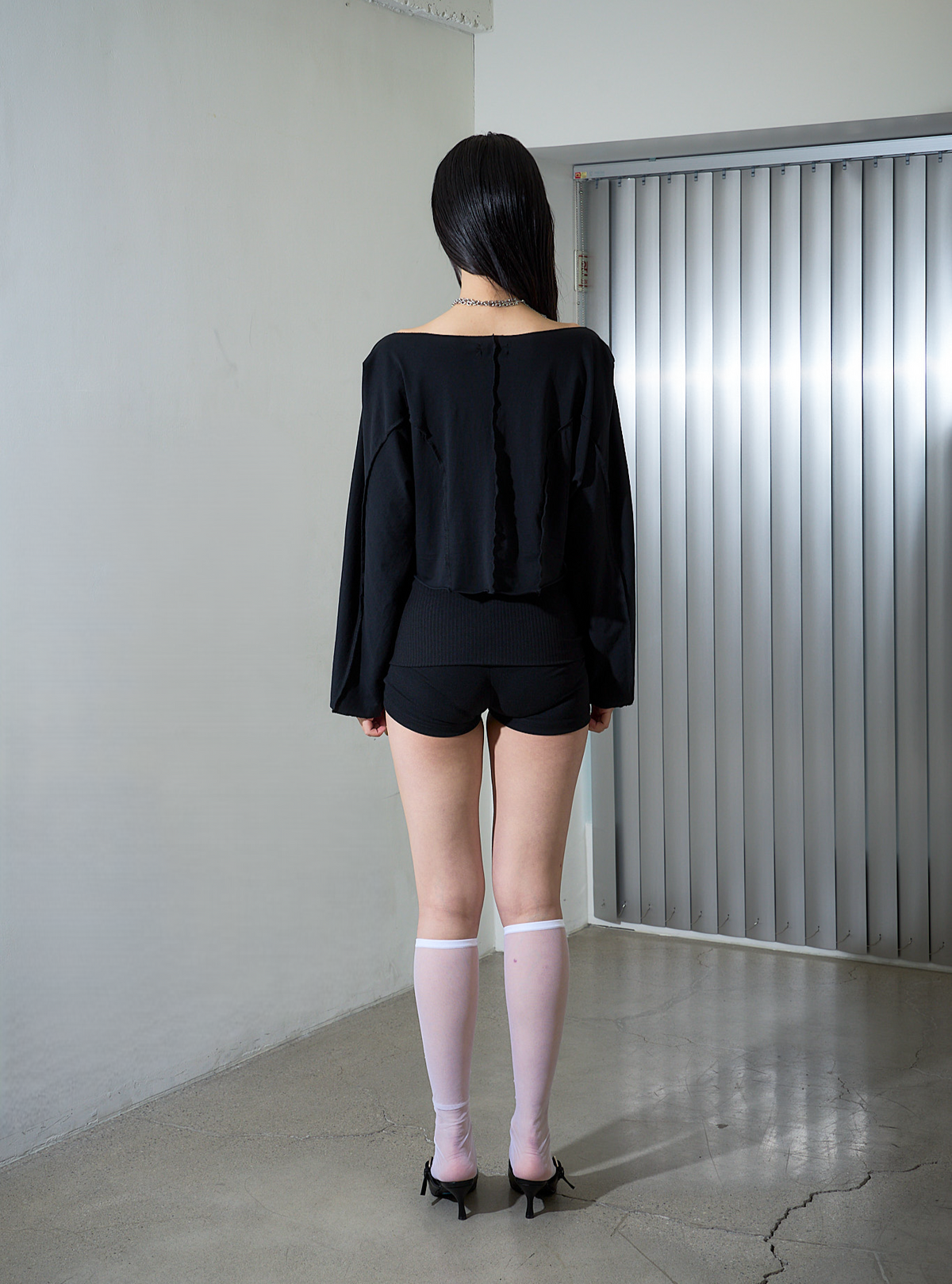 녹타브(NOCTAVE) 돌먼슬리브 탑 블랙