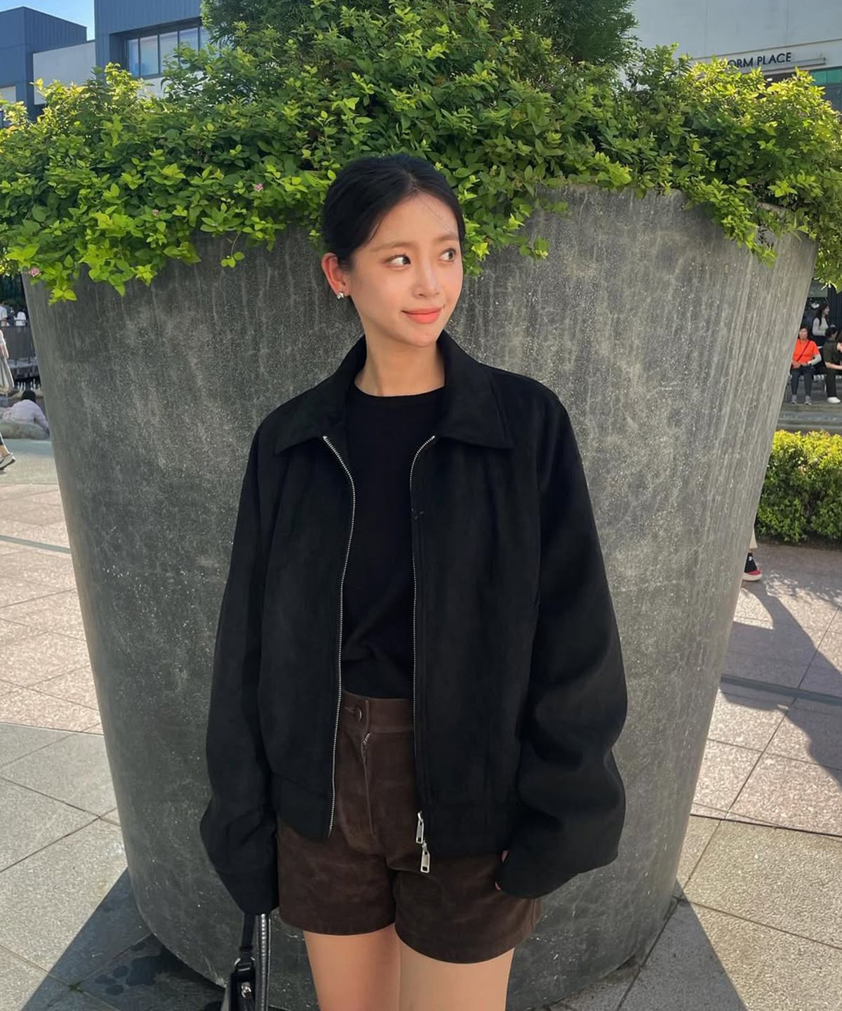 데이(THEY) 크롭 스웨이드 카라 자켓_BLACK