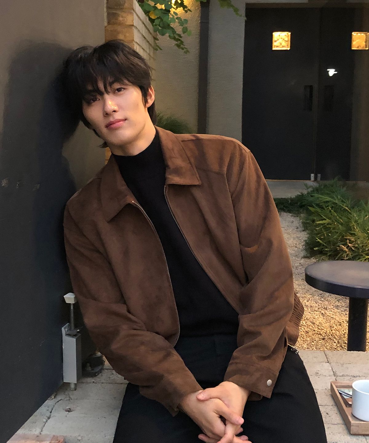 데이(THEY) 크롭 스웨이드 카라 자켓_BROWN